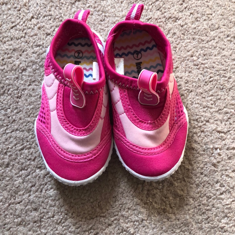 Hot pink toddler girls water shoes